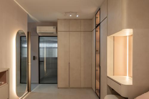 Contemporary Bedroom at 119A Alkaff Crescent