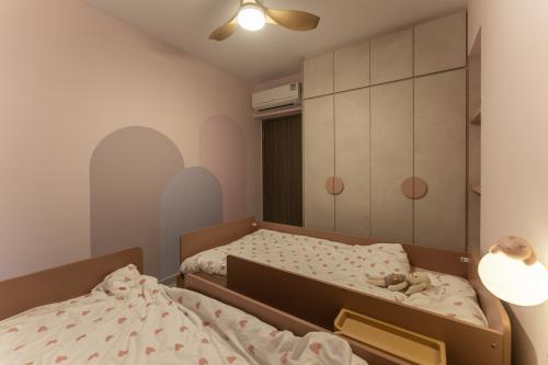Contemporary Bedroom at 119A Alkaff Crescent