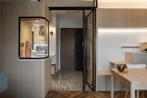 Modern Dining Room at Pine Lane