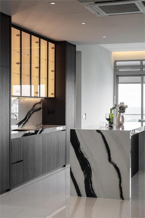 Modern Home Bar at Alexandra View
