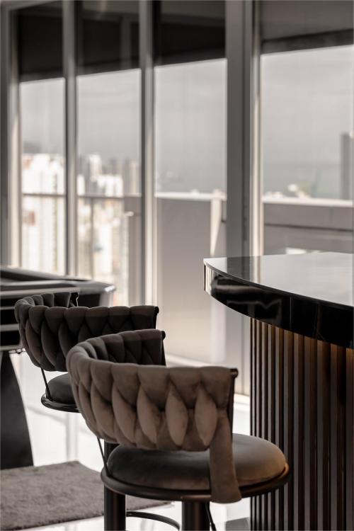 Modern Home Bar at Alexandra View