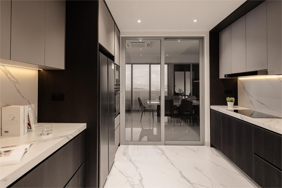 Modern Kitchen with Kitchen Accessories and Kitchen Cabinets