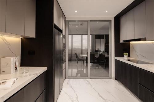 Modern Kitchen at Alexandra View