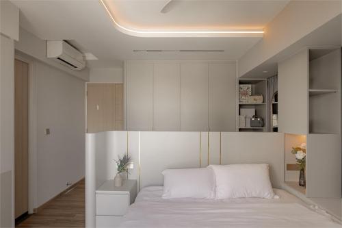 Modern Bedroom at The Peak @ Toa Payoh
