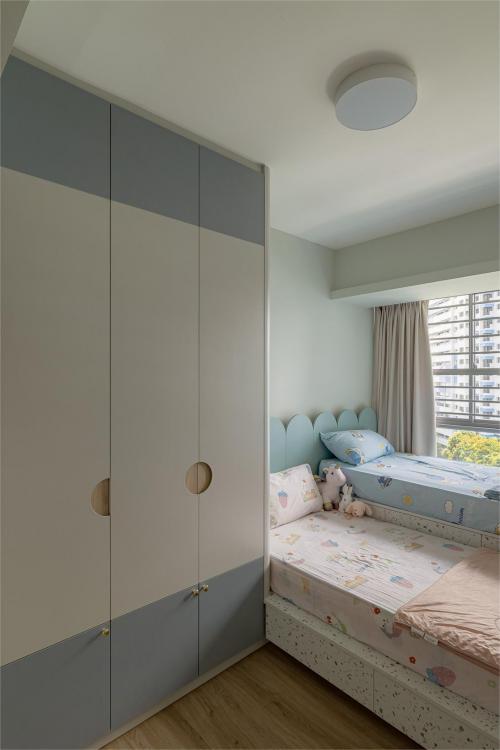 Modern Bedroom at The Peak @ Toa Payoh
