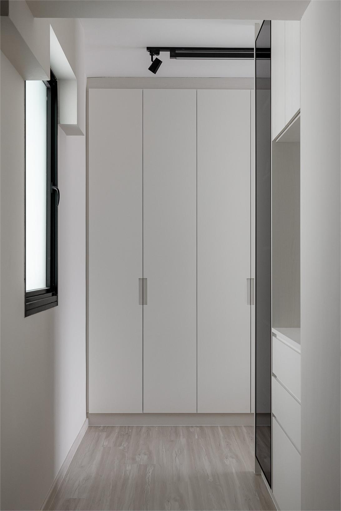 Modern Bedroom with Wardrobe and Closet