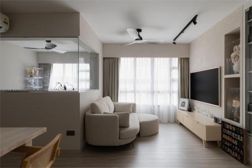 Modern Living Room at Edgedale Plains (Block 122B)