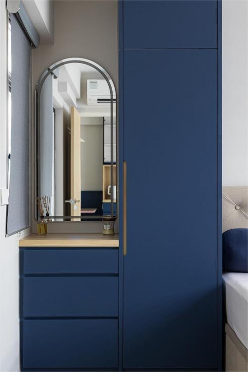 Modern Bedroom at 499A Tampines Ave 9
