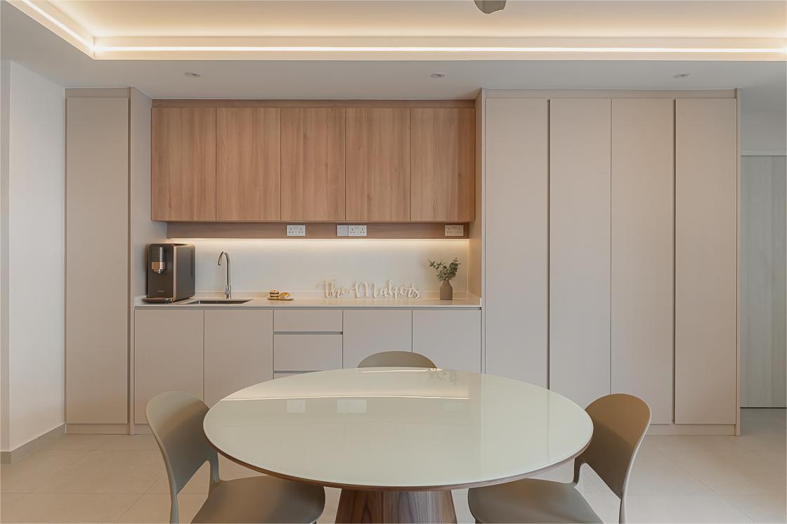 Minimalist Dining Room with Dining Table and Dining Chairs