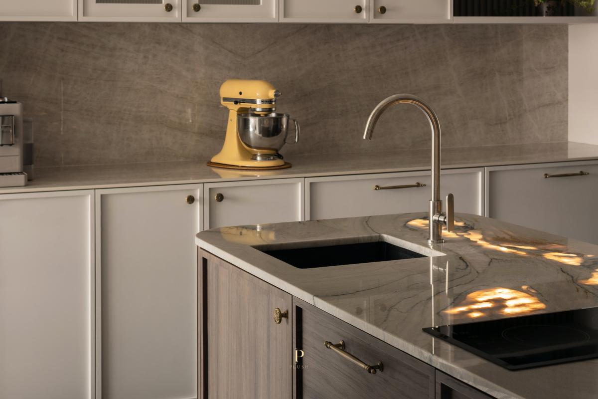 Modern Kitchen with Countertop and Kitchen Island