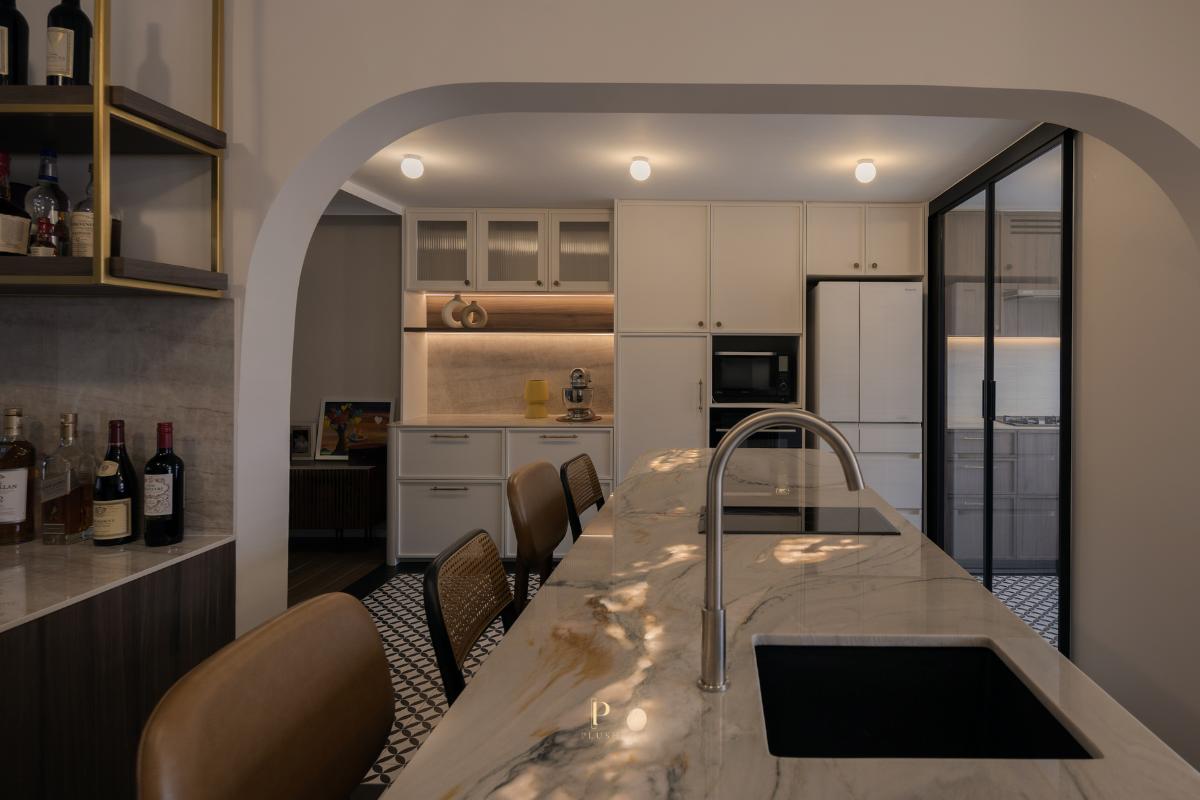 Modern Kitchen with Countertop and Kitchen Island