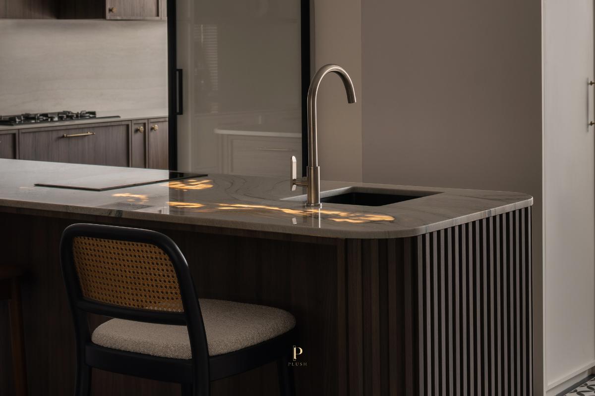 Modern Kitchen with Countertop and Kitchen Island