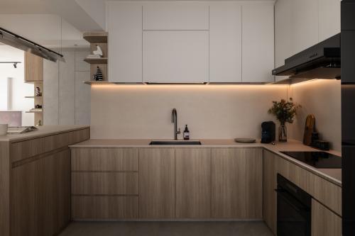 Minimalist Kitchen at Telok Blangah Ridgeview