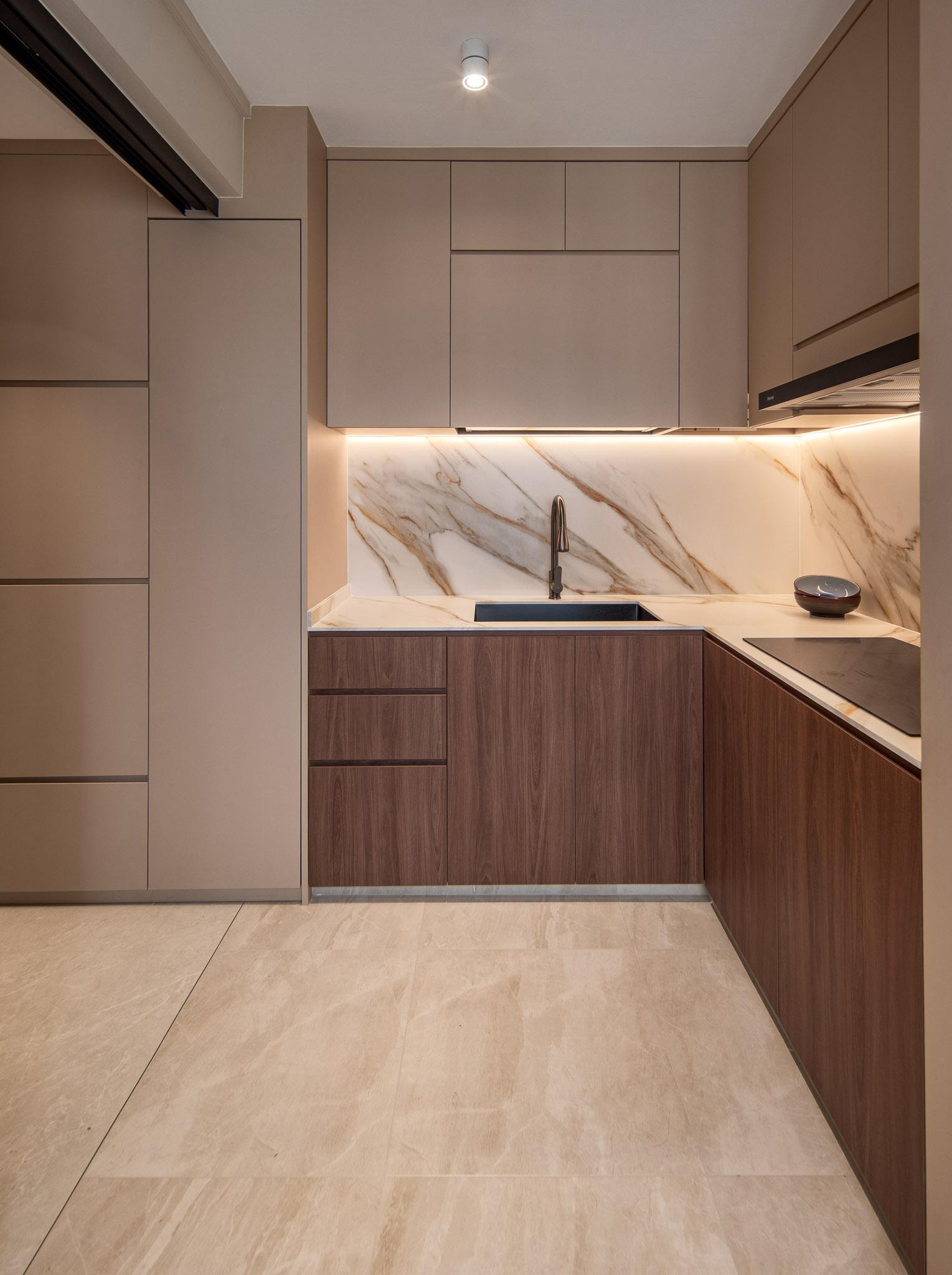Modern Kitchen with Homogeneous Tiles and Kitchen Window