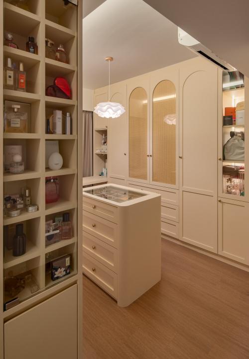 Contemporary Bedroom at 443 NEW PUNGGOL RD