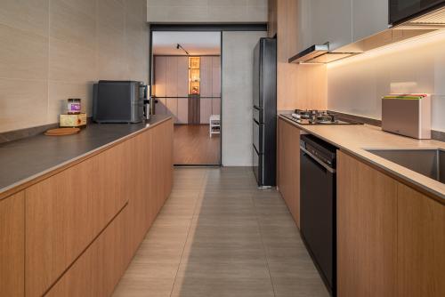 Contemporary Kitchen at 482 YISHUN AVE 6