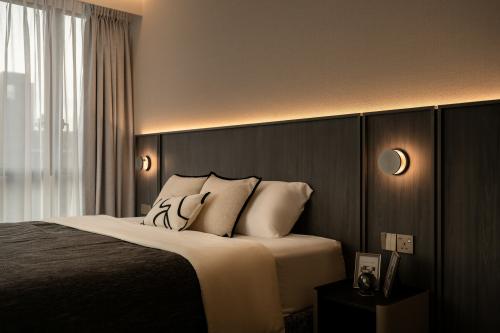 Modern Bedroom at Liv@Mb