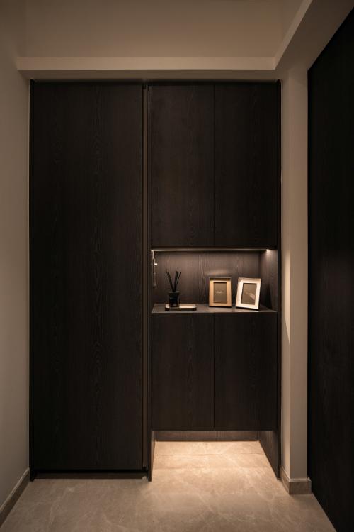 Modern Entryway at Liv@Mb
