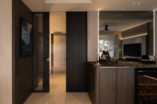 Modern Entryway at Liv@Mb