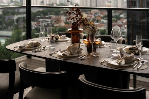 Modern Dining Room at Liv@Mb