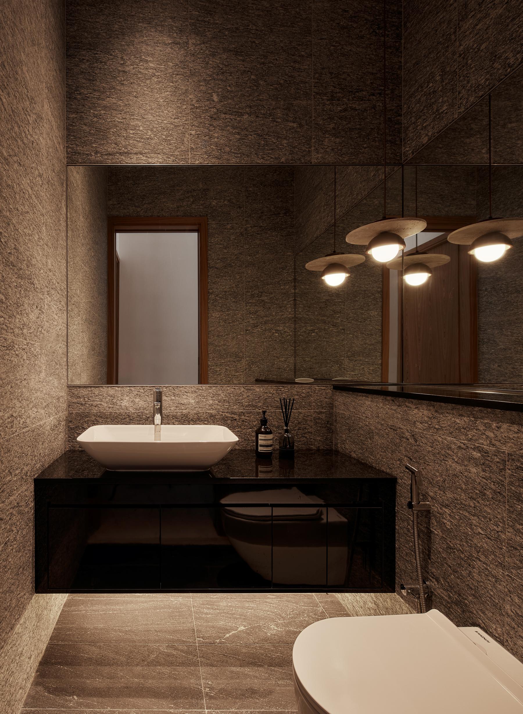 Modern Bathroom with Mirror and Bathroom Storage