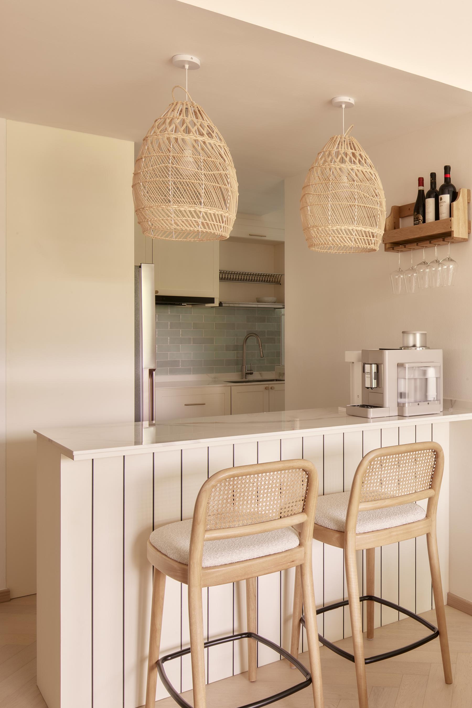 Asian Kitchen with Kitchen Island and Kitchen Backsplash