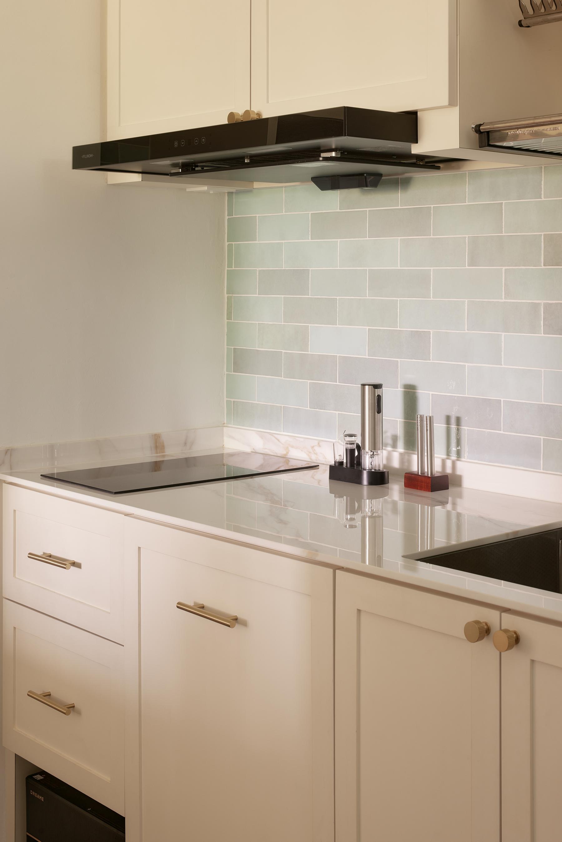 Asian Kitchen with Kitchen Backsplash and Kitchen Tap