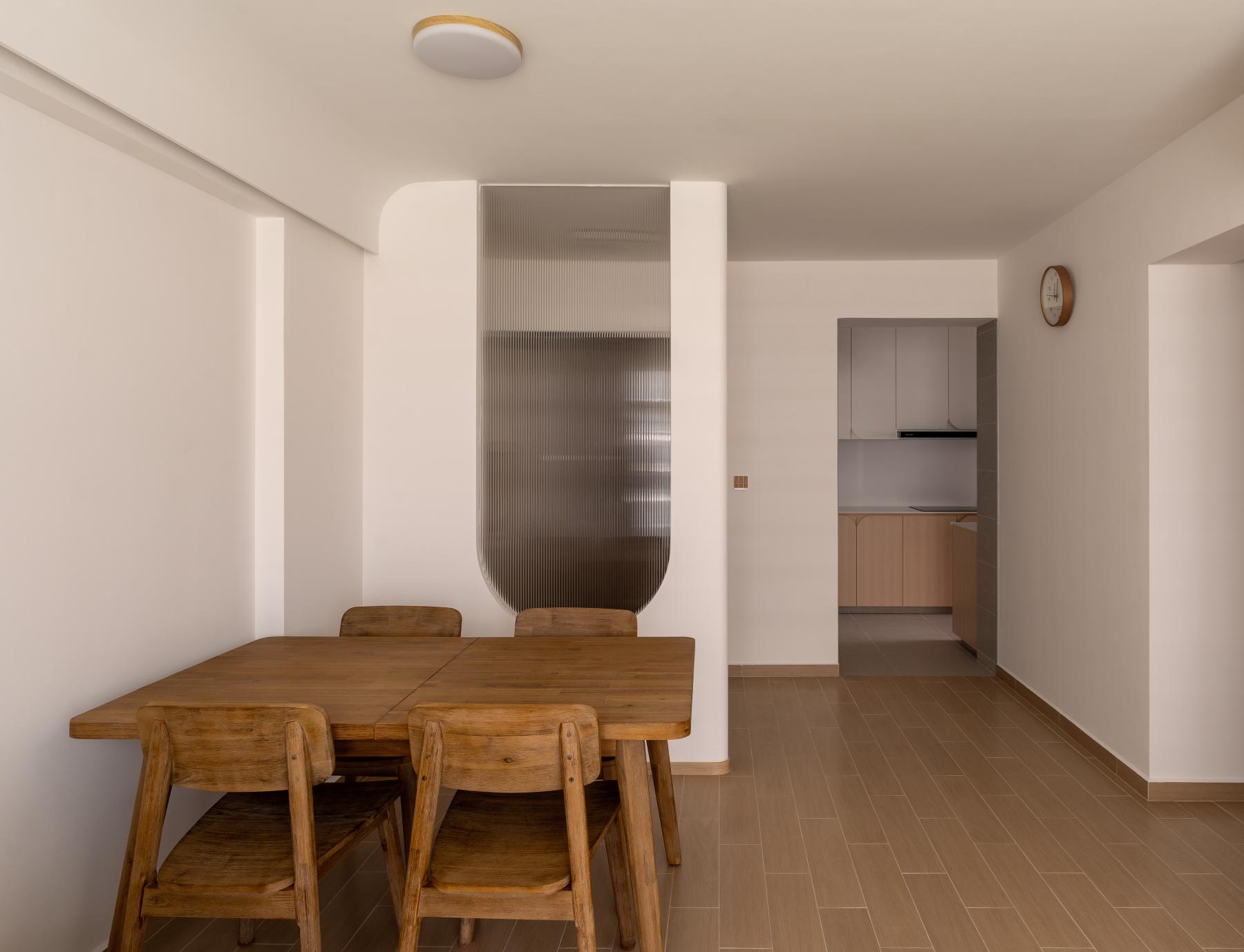 Scandinavian Dining Room with Dining Table and Dining Chairs