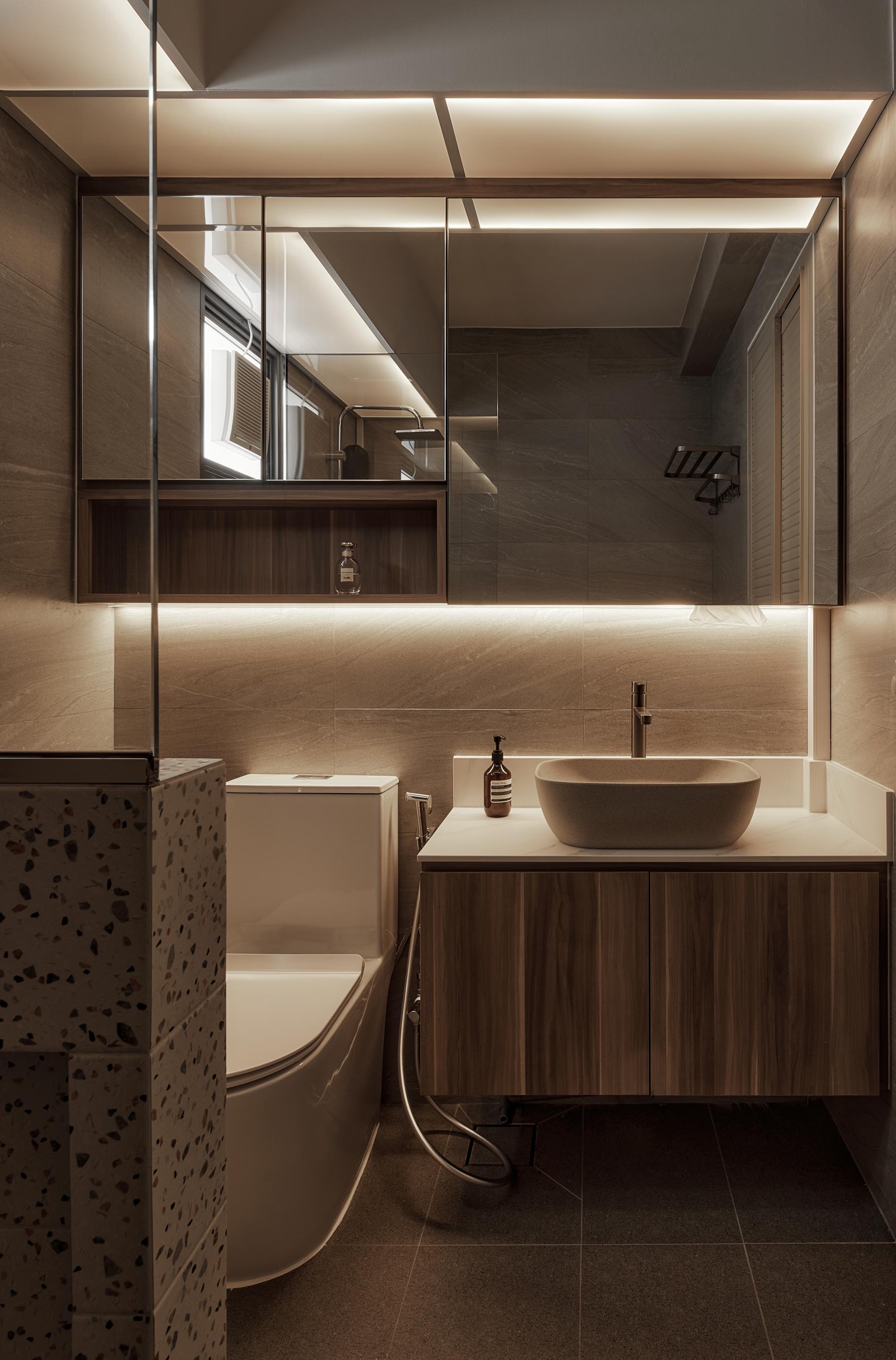 Modern Bathroom with Mirror and Bathroom Storage