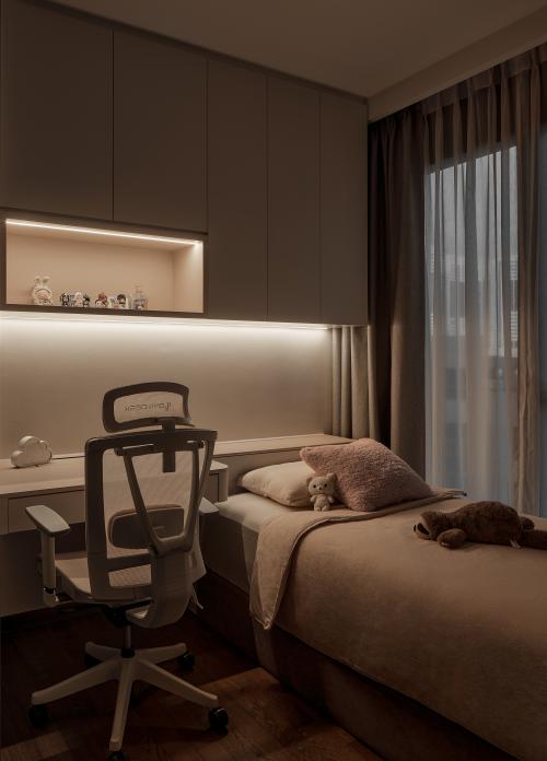 Modern Bedroom at Parc Clematis