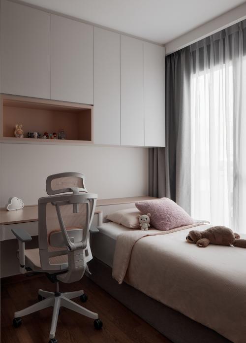 Modern Bedroom at Parc Clematis