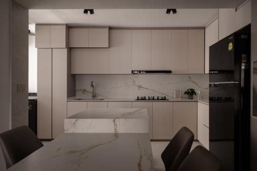 Minimalist Kitchen at 233A Upper Aljunied Road