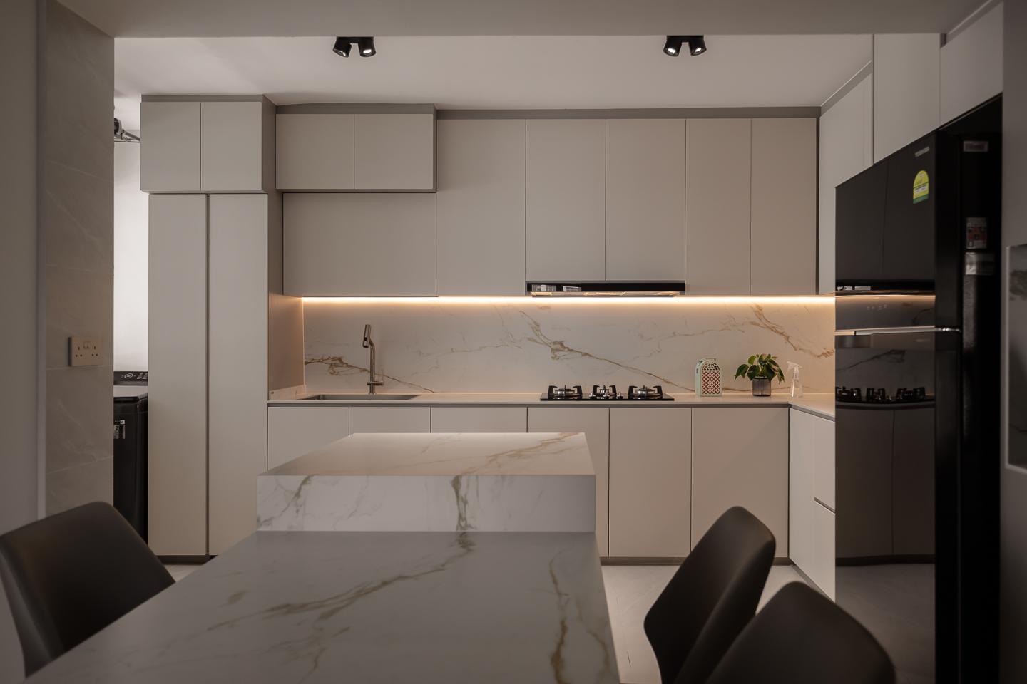 Minimalist Kitchen with Kitchen Island and Kitchen Cabinets