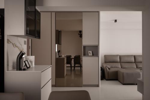 Minimalist Foyer at 233A Upper Aljunied Road