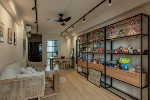 Modern Living Room at 645 Hougang Ave 8