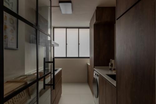Modern Kitchen at 645 Hougang Ave 8