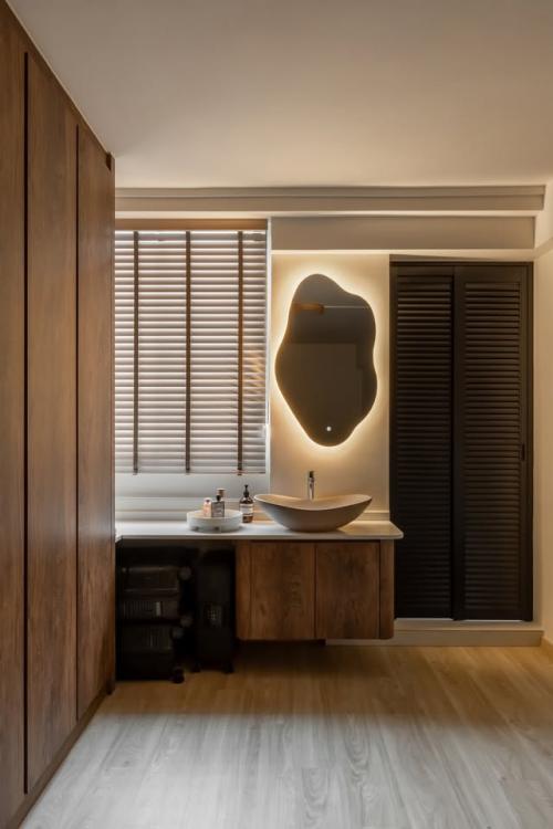 Modern Bedroom at 645 Hougang Ave 8
