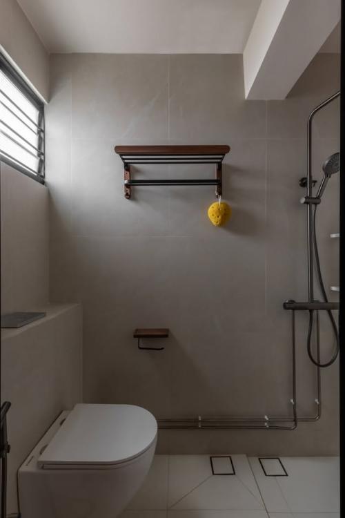 Modern Bathroom at 645 Hougang Ave 8