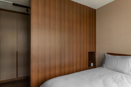 Modern Bedroom at 230 Compassvale Walk
