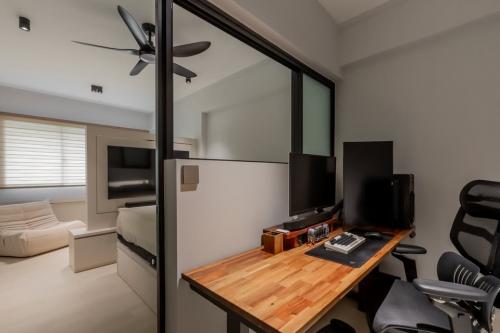 Modern Workstation at 124B Bukit Merah View