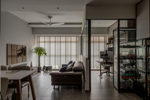 Contemporary Living Room at Resale 5 Room HDB @ Compassvale Drive