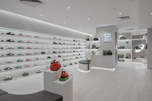 Contemporary Retail at Sneaksurf
