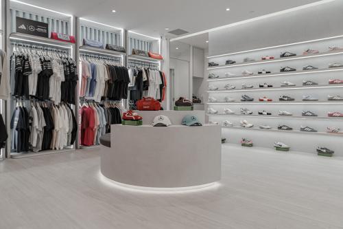 Contemporary Retail at Sneaksurf