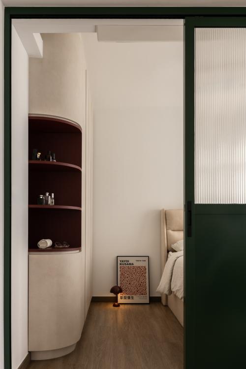 Eclectic Bedroom at Garden Vines