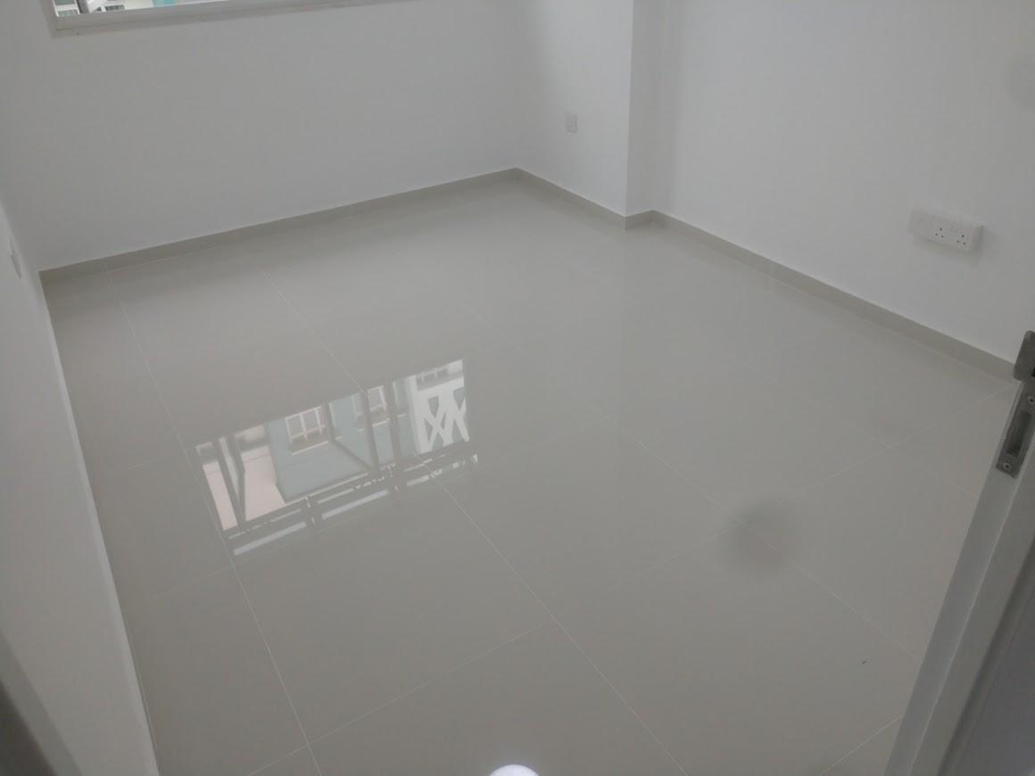 Asian Bedroom with Platform Bed and Vinyl Flooring