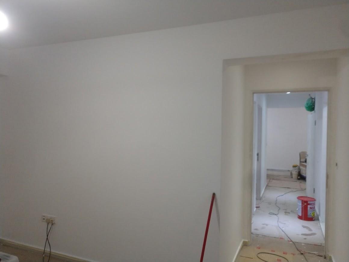 Asian Bedroom with Vinyl Flooring and Homogeneous Tiles