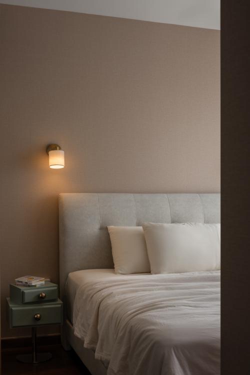 Eclectic Bedroom at Normanton Park