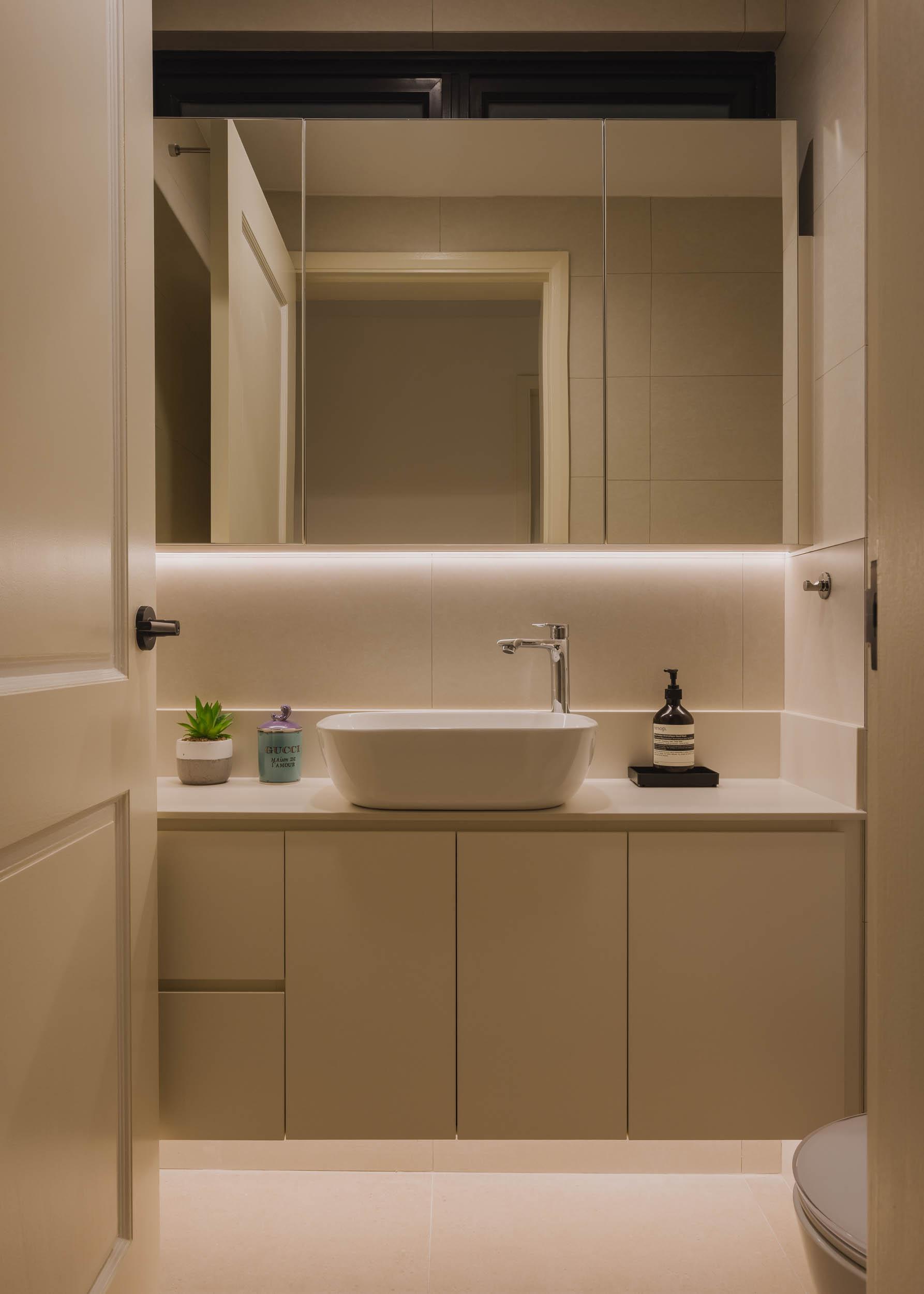 Country Bathroom with Mirror and Bathroom Storage