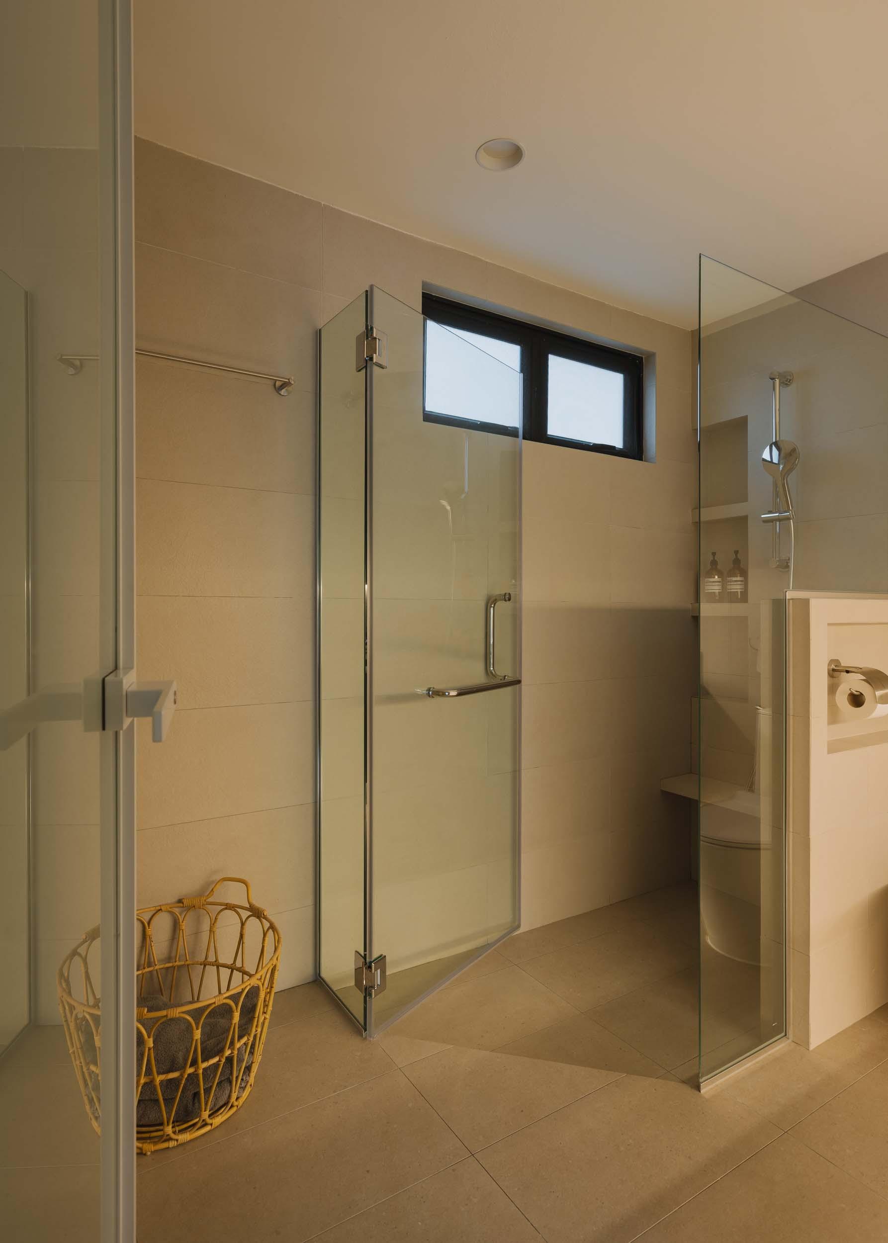 Country Bathroom with Homogeneous Tiles and Shower Screen