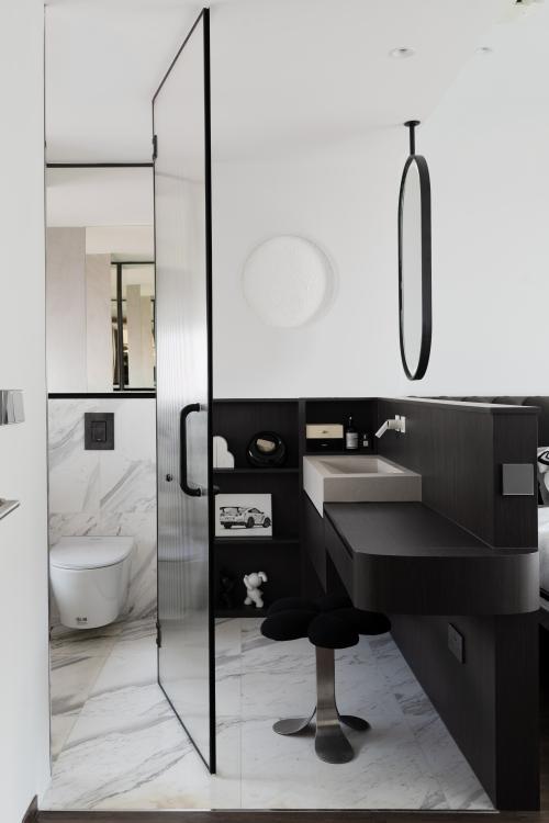 Modern Bathroom at Thomson Three
